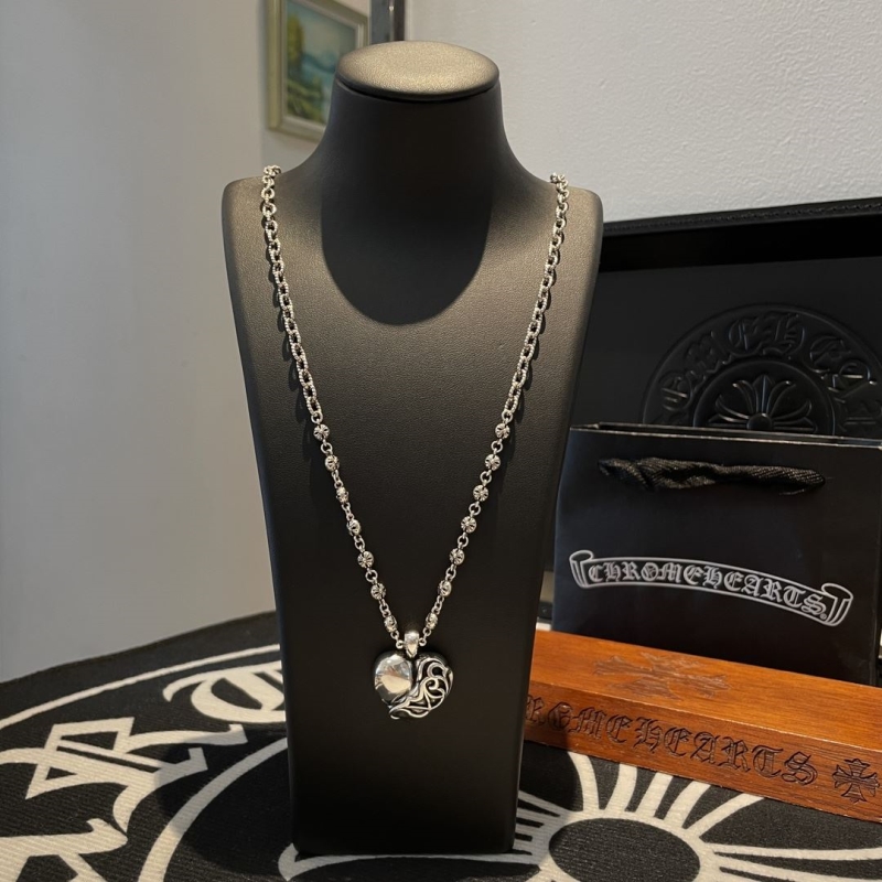 Ch**me He**ts necklaces